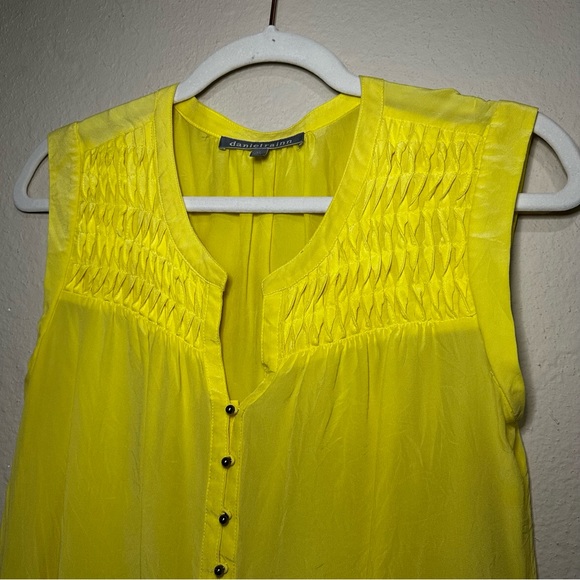 104. Daniel Rainn 100% Silk Yellow Sleeveless Blouse Tank Top - Picture 8 of 11